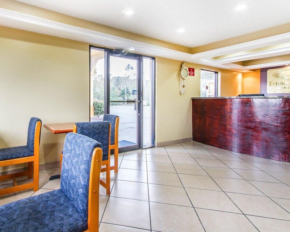 אוורגרין Econo Lodge Inn & Suites מראה חיצוני תמונה