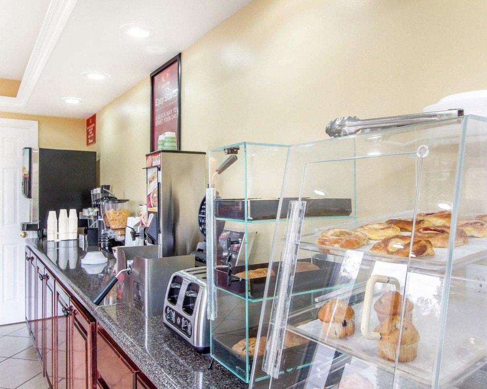 אוורגרין Econo Lodge Inn & Suites מראה חיצוני תמונה