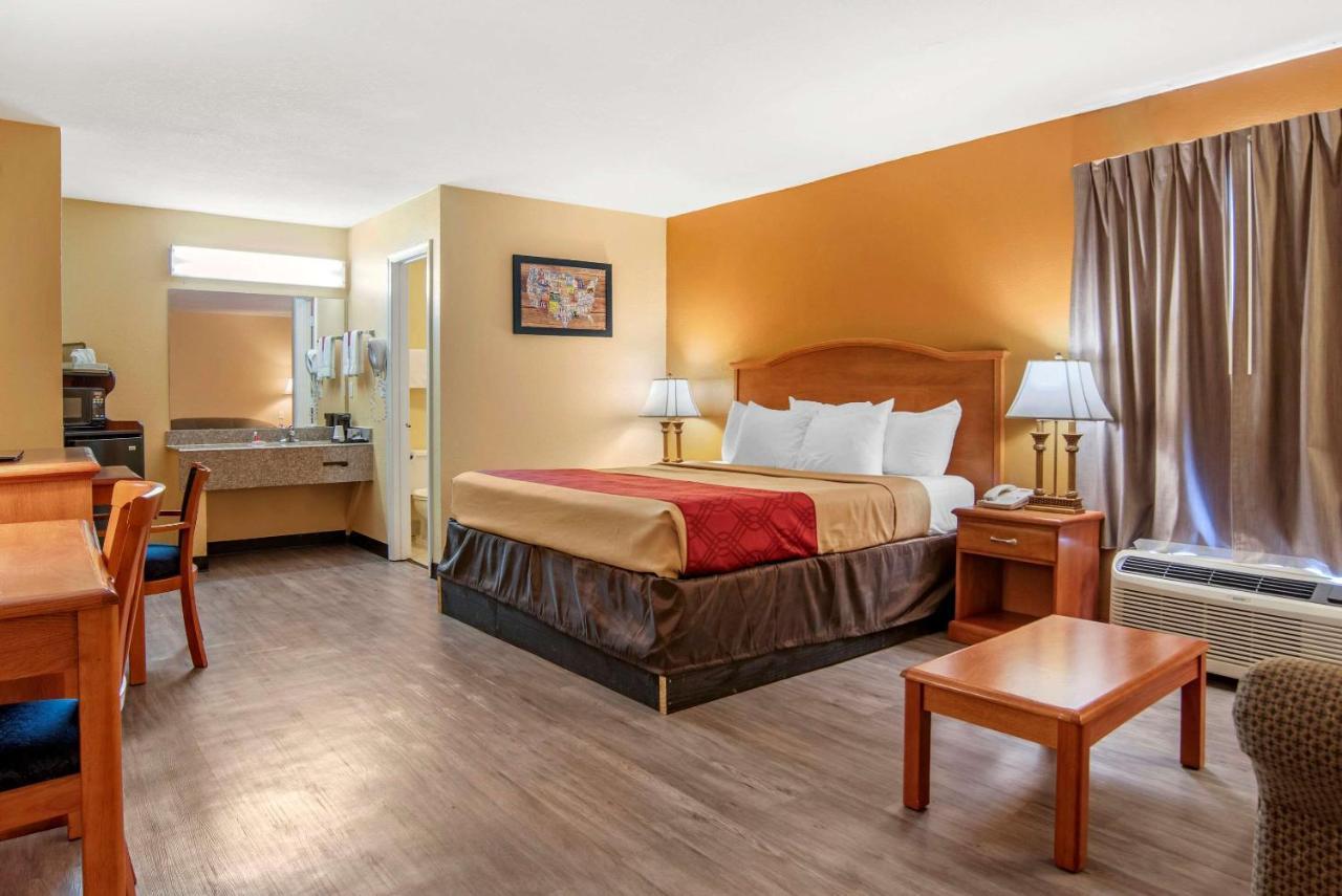 אוורגרין Econo Lodge Inn & Suites מראה חיצוני תמונה