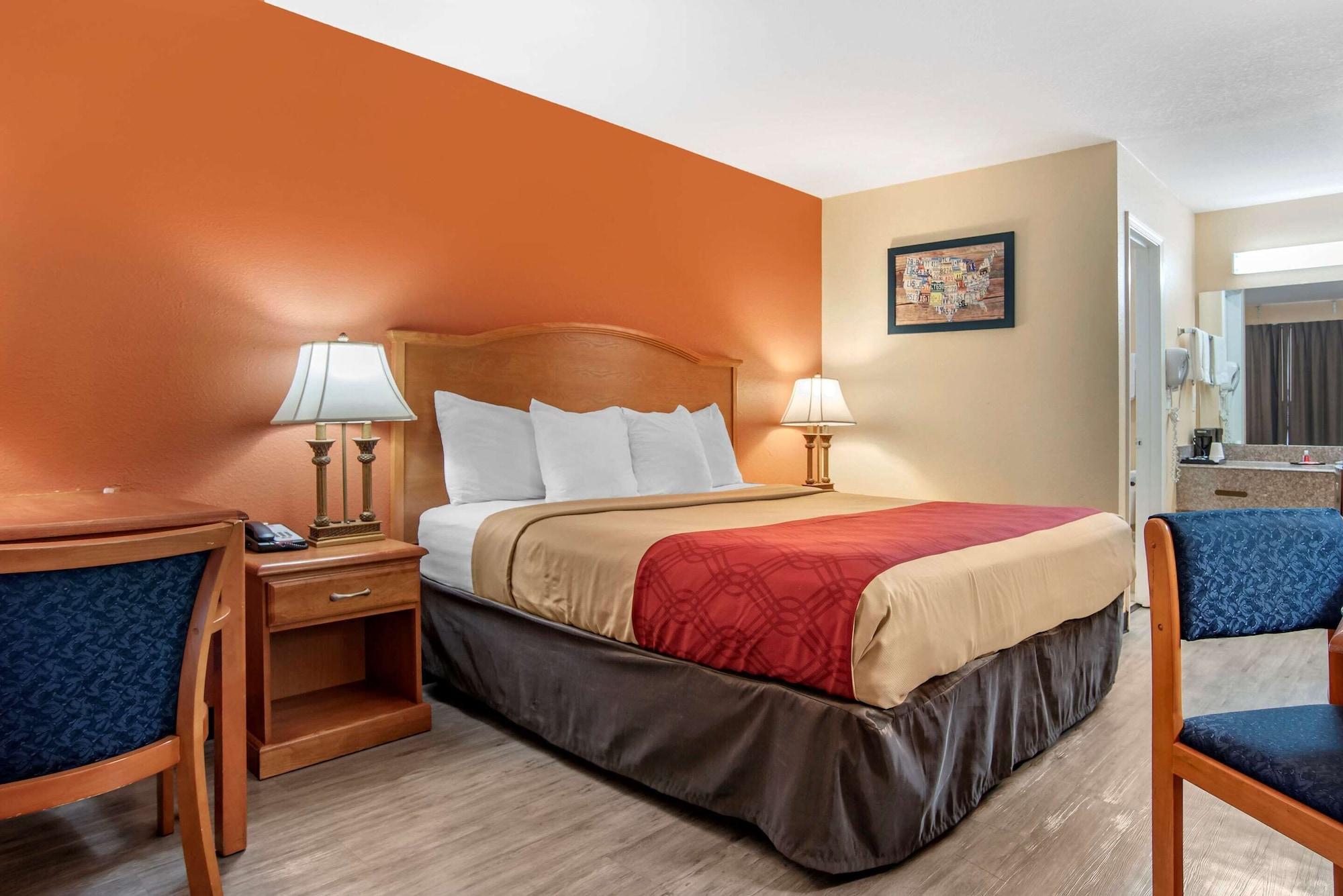 אוורגרין Econo Lodge Inn & Suites מראה חיצוני תמונה