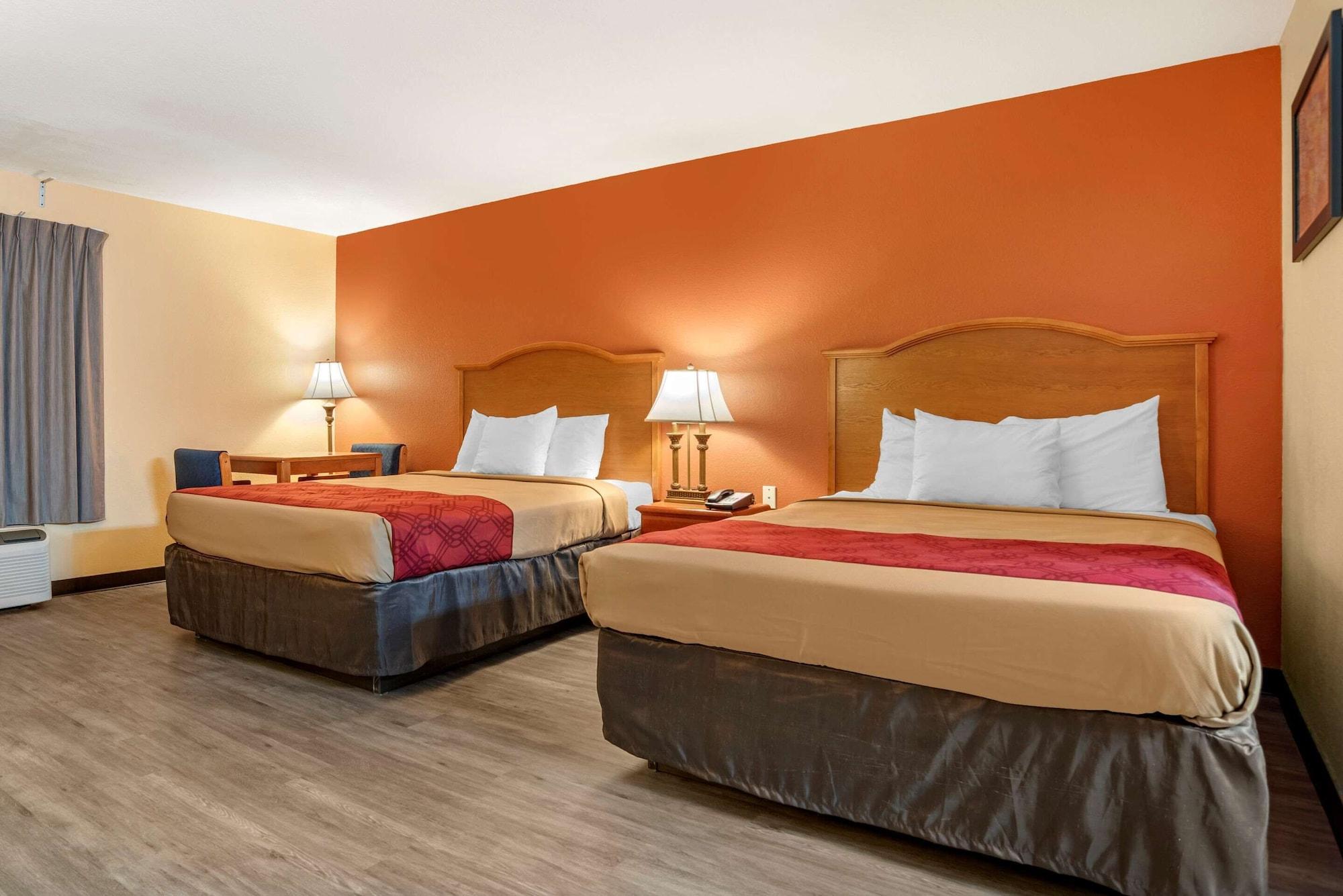 אוורגרין Econo Lodge Inn & Suites מראה חיצוני תמונה