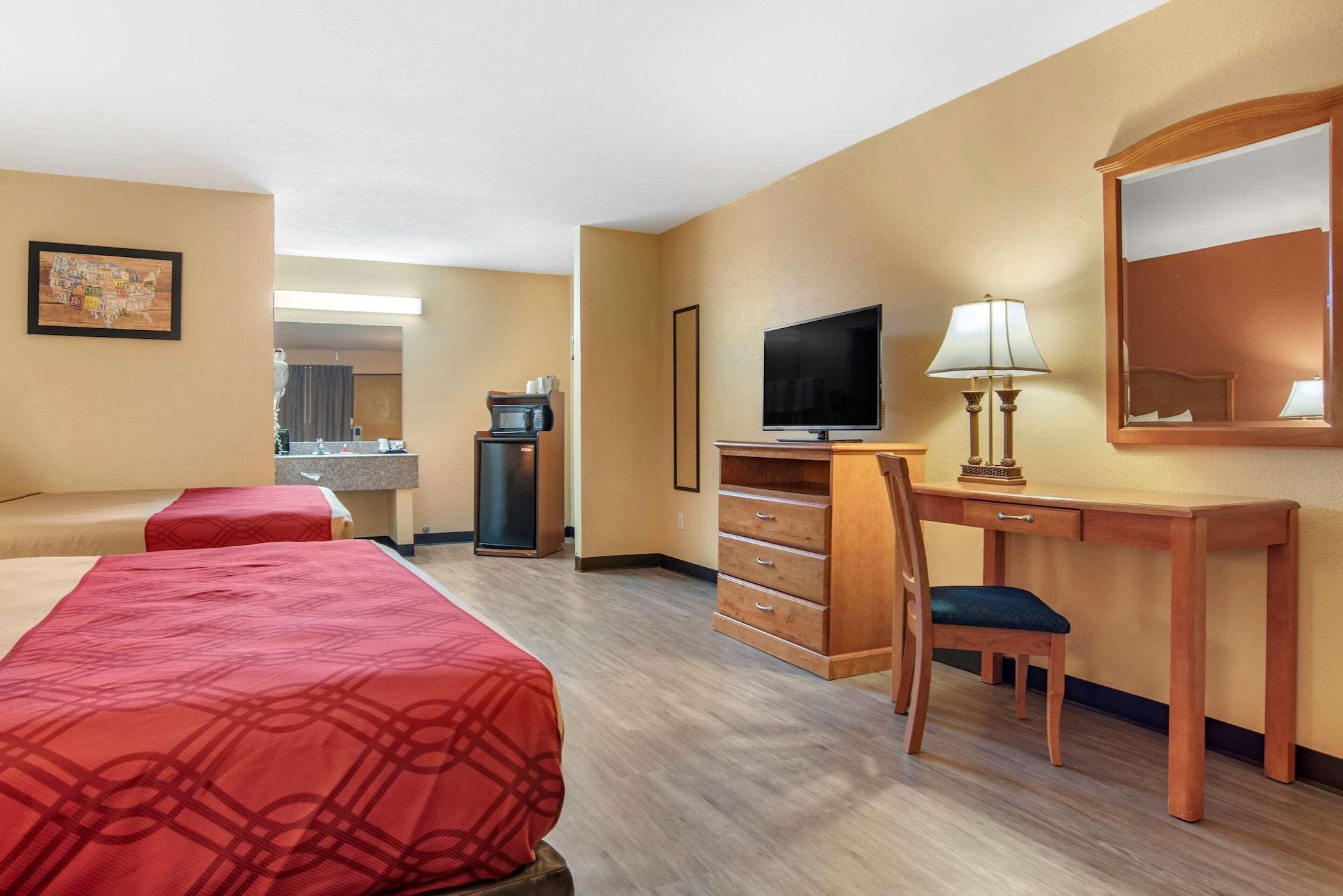 אוורגרין Econo Lodge Inn & Suites מראה חיצוני תמונה