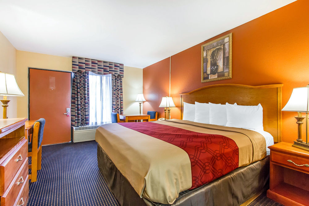 אוורגרין Econo Lodge Inn & Suites מראה חיצוני תמונה