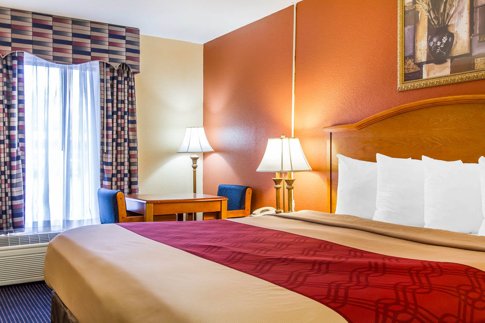 אוורגרין Econo Lodge Inn & Suites מראה חיצוני תמונה