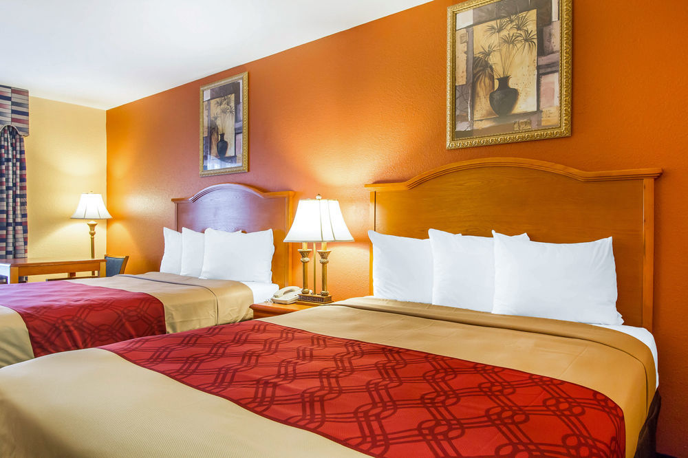 אוורגרין Econo Lodge Inn & Suites מראה חיצוני תמונה
