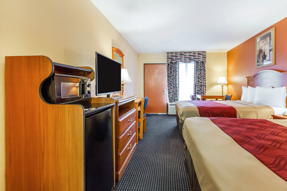 אוורגרין Econo Lodge Inn & Suites מראה חיצוני תמונה