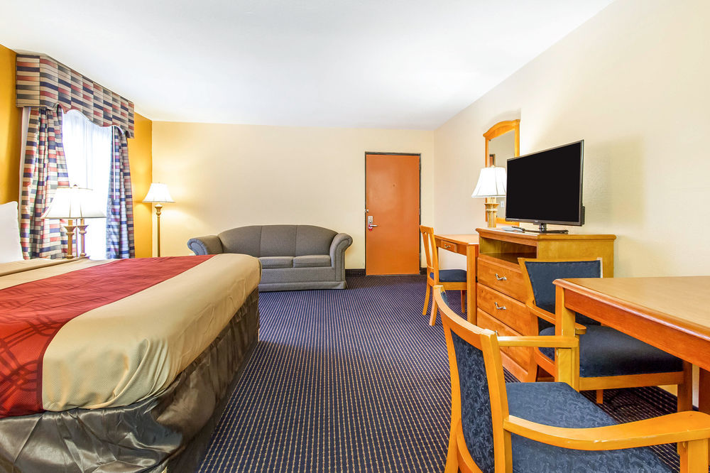אוורגרין Econo Lodge Inn & Suites מראה חיצוני תמונה