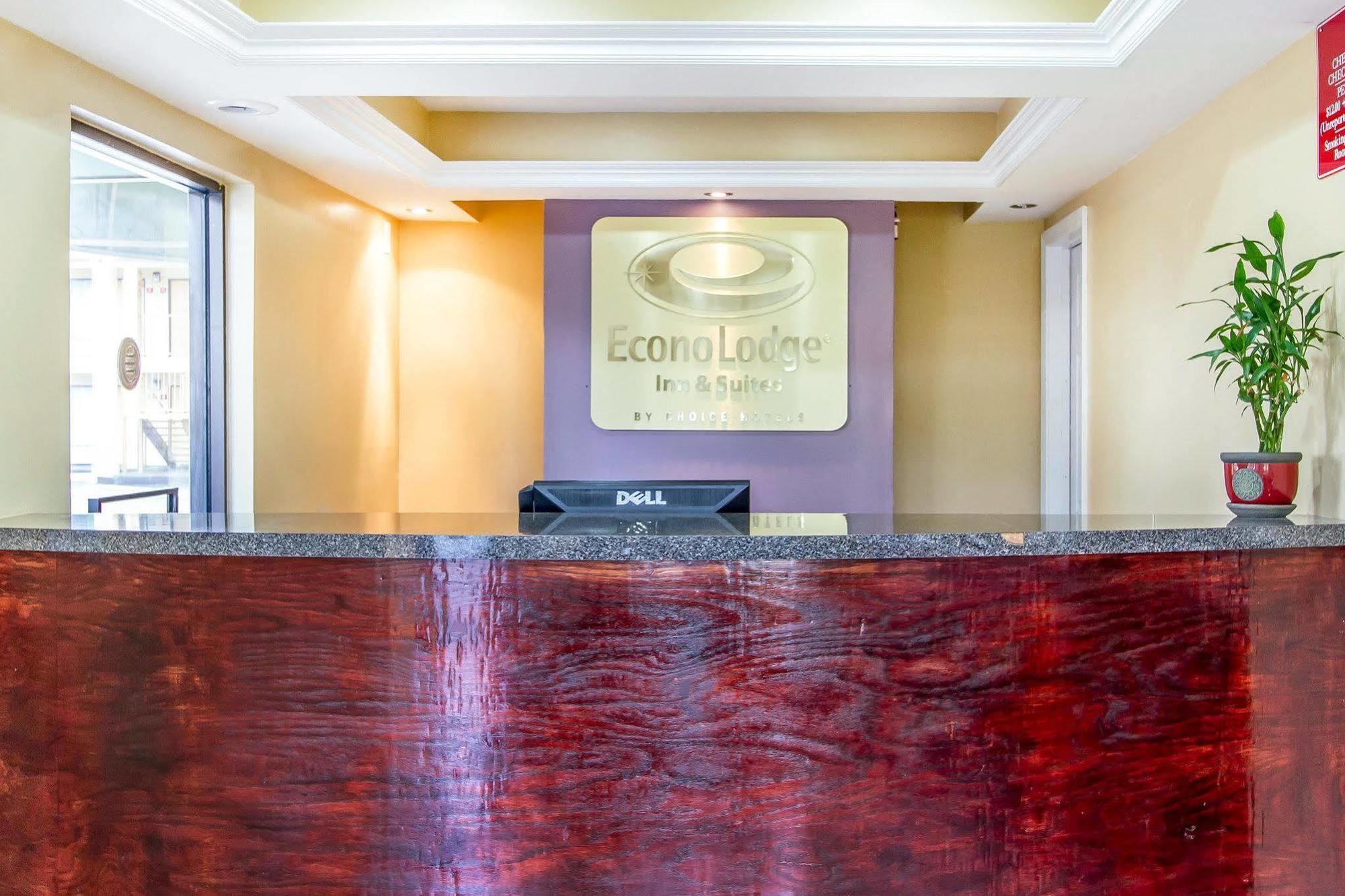 אוורגרין Econo Lodge Inn & Suites מראה חיצוני תמונה
